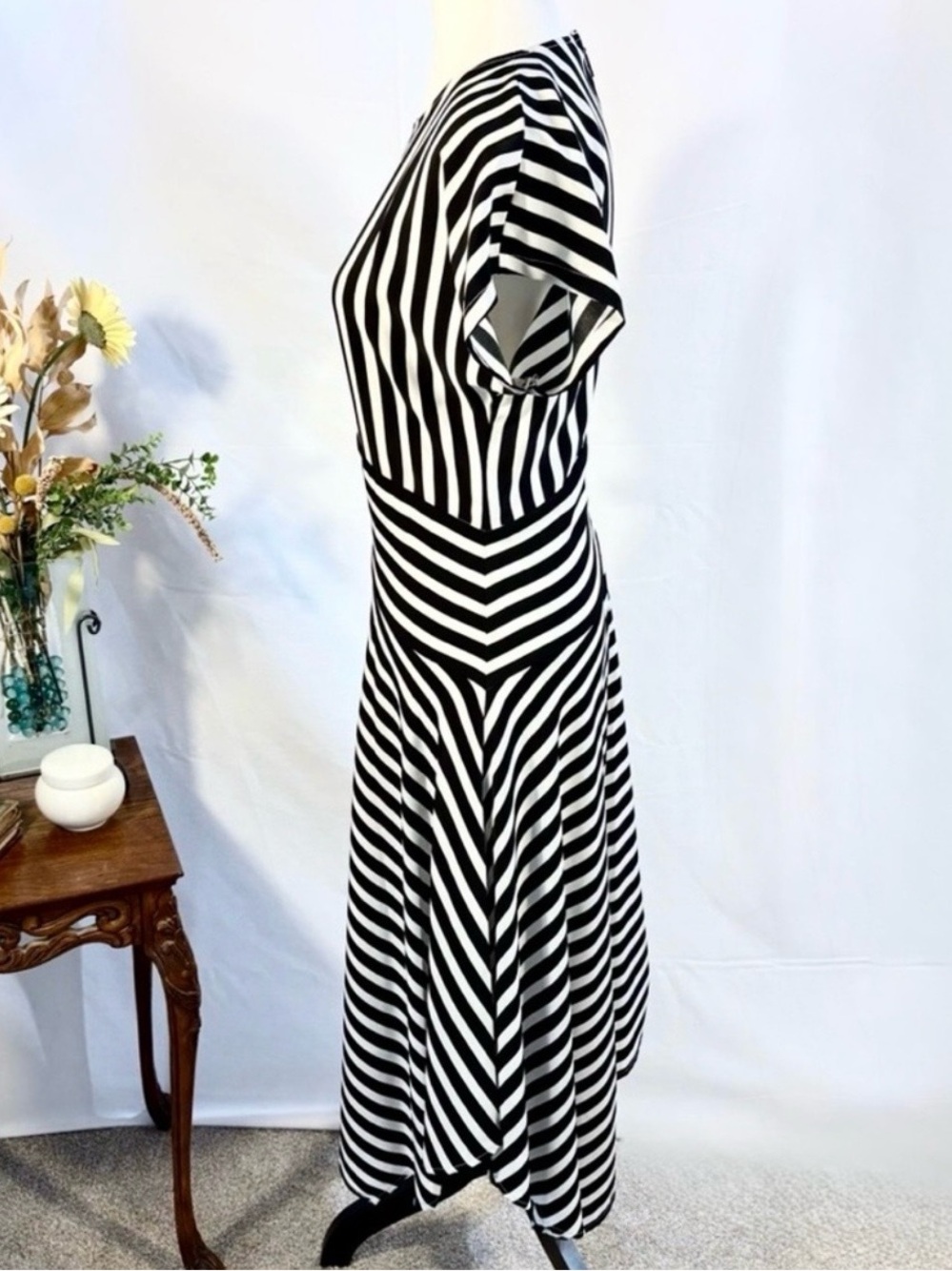 💥Karl Lagerfeld Paris Black White Striped Asymmetrical Midi Dress Sz 4💛 - Picture 5 of 10